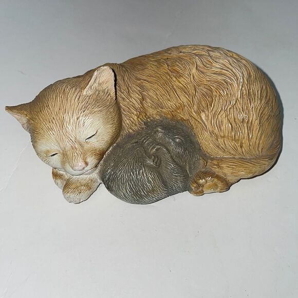 Resin Sleeping Kitten and Mouse Figurine - Picture 1 of 9